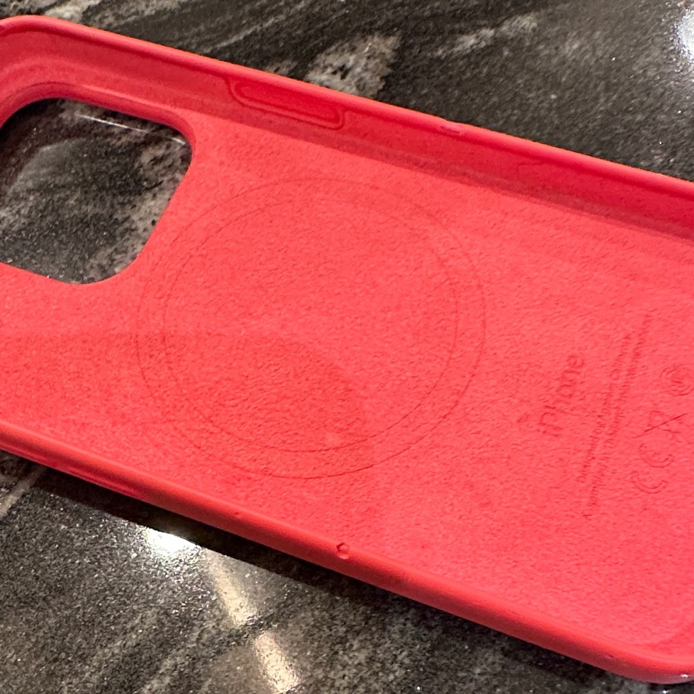 Apple Coral Silicone iPhone 15 pro Case - Picture 4 of 4